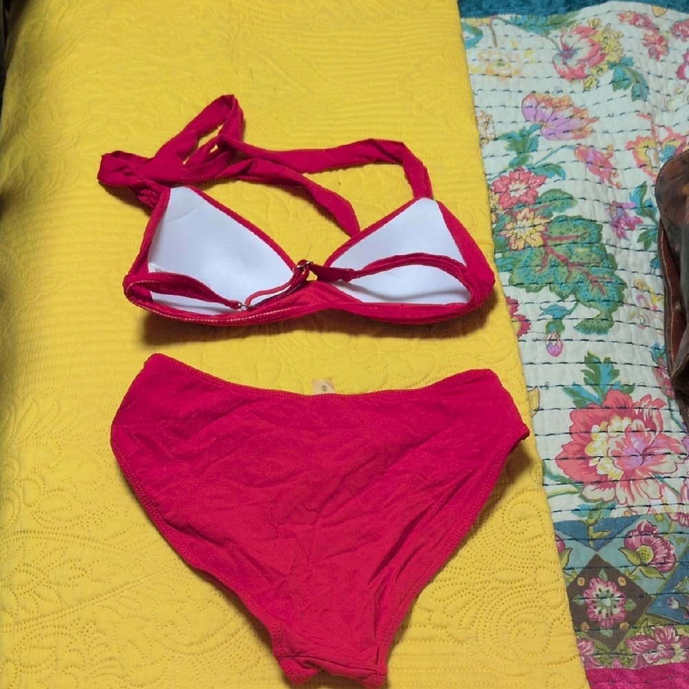 Vibrant Red Bikini Set - Picture 2 of 3